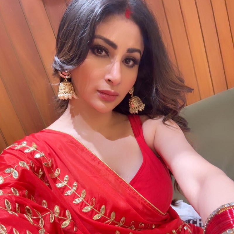 Mouni Roy-1-2-3-4-5-6-7