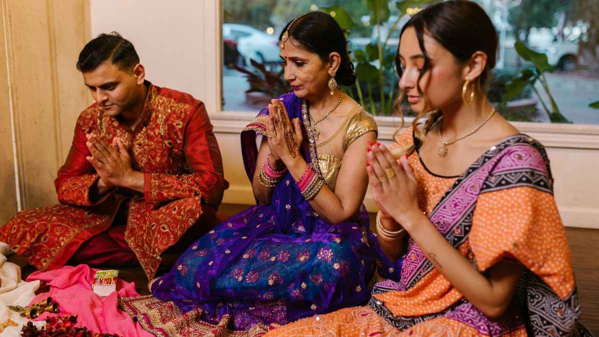 इन दिशाओं में मुंह करके कभी न करें पूजा, नहीं मिलेगा फल