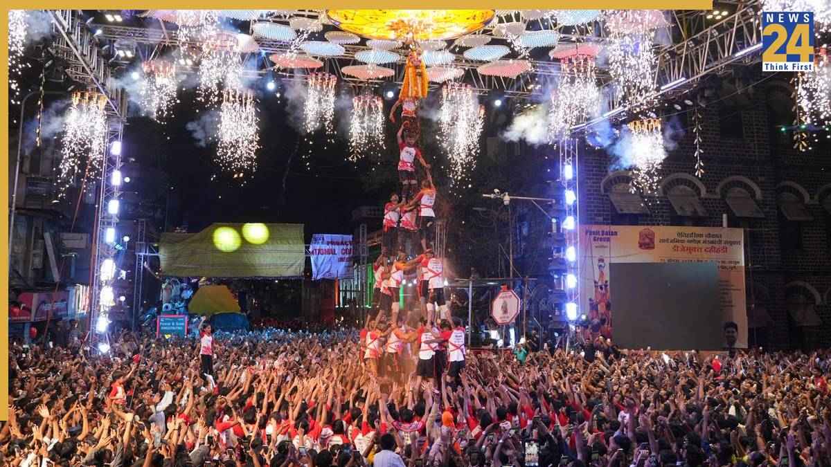 महाराष्ट्र का पहला DJ मुक्त दही हांडी आयोजन रहा शानदार, पुणे के लाल महाल चौक पर उमड़ा जनसैलाब