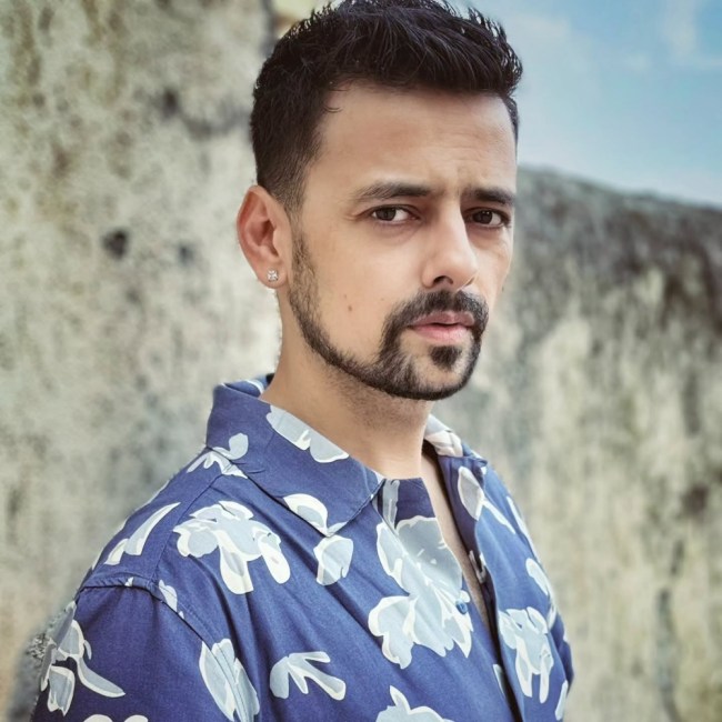 Varun Jain, Gia Manek-1-2-3