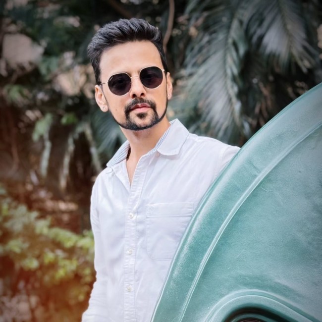 Varun Jain, Gia Manek-1-2-3-4