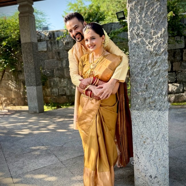 Varun Jain, Gia Manek-1-2-3-4-5
