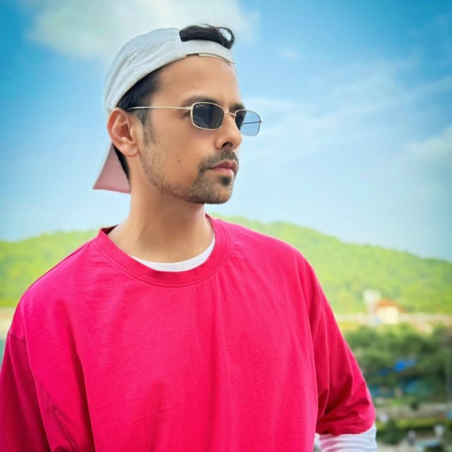 Varun Jain, Gia Manek-1-2-3-4-5-6