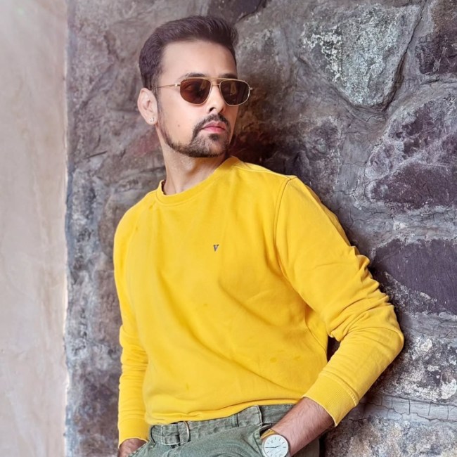 Varun Jain, Gia Manek-1-2-3-4-5-6-7