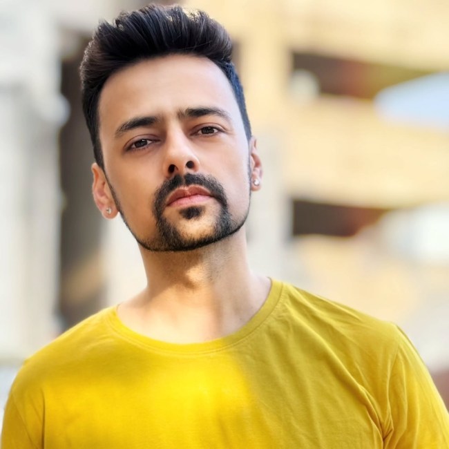 Varun Jain, Gia Manek-1-2