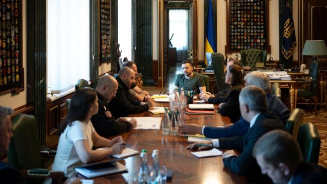 Volodymyr Zelenskyy and Vladimir Putin-1-2-3