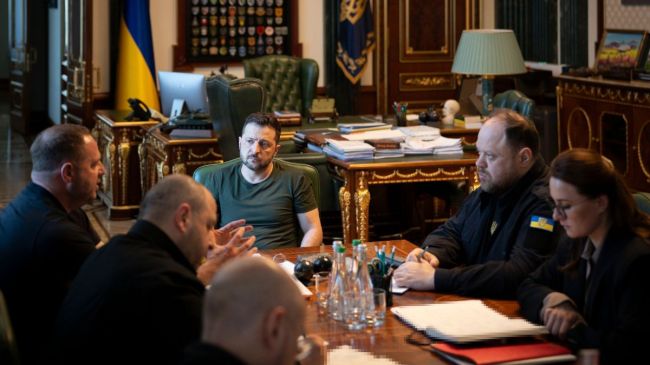 Volodymyr Zelenskyy and Vladimir Putin-1-2