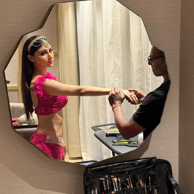 Mouni Roy-1-2-3-4-5
