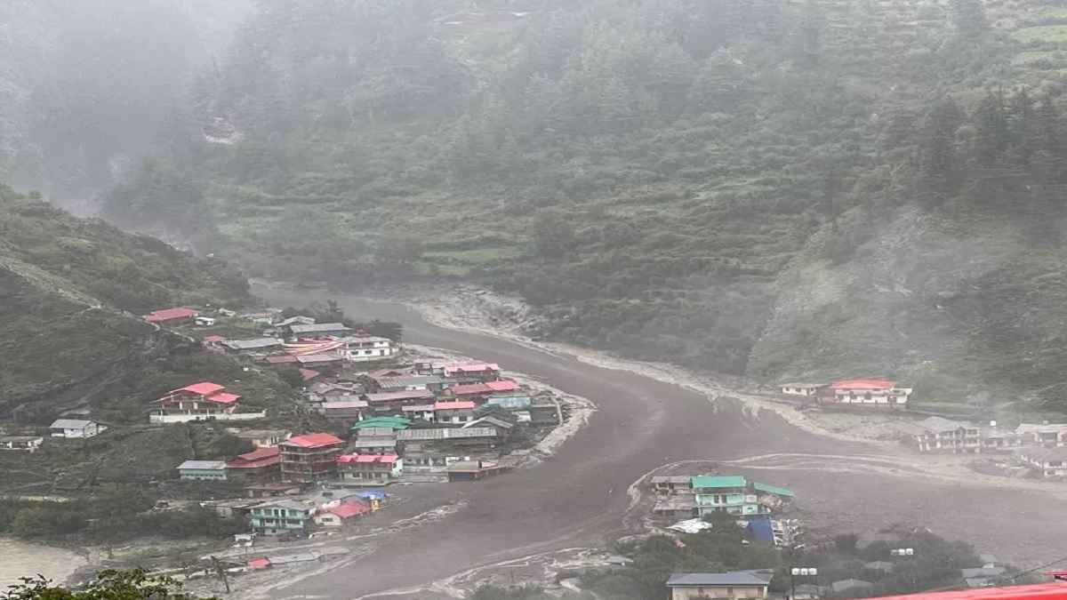 बादल फटने के बाद मलबे ने मचाई तबाही, बचे घरों पर इस तरह आई आफत