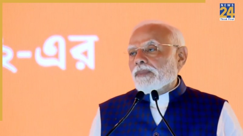 कोलकाता में पीएम मोदी ने मेट्रो का किया उद्धाटन