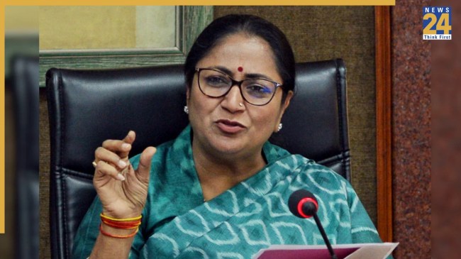 दिल्ली की सीएम रेखा गुप्ता