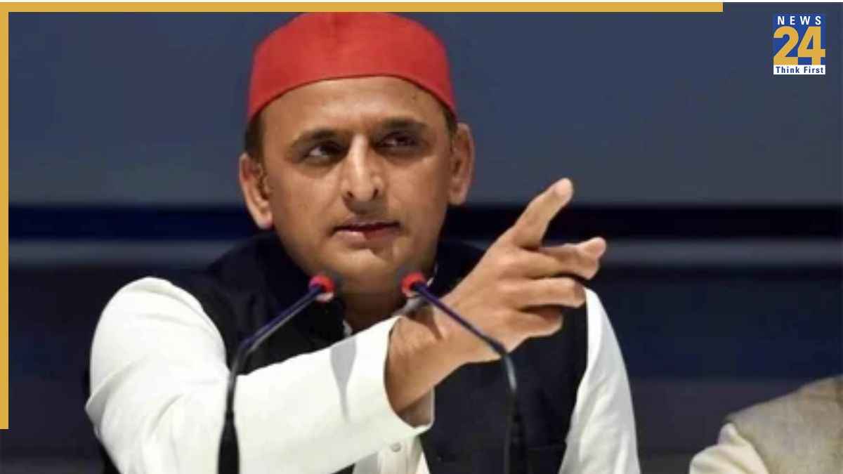 'सपा सरकार बनी तो चलेगा बुलडोजर', कार्यालय गिराने के मामले पर भड़के अखिलेश यादव
