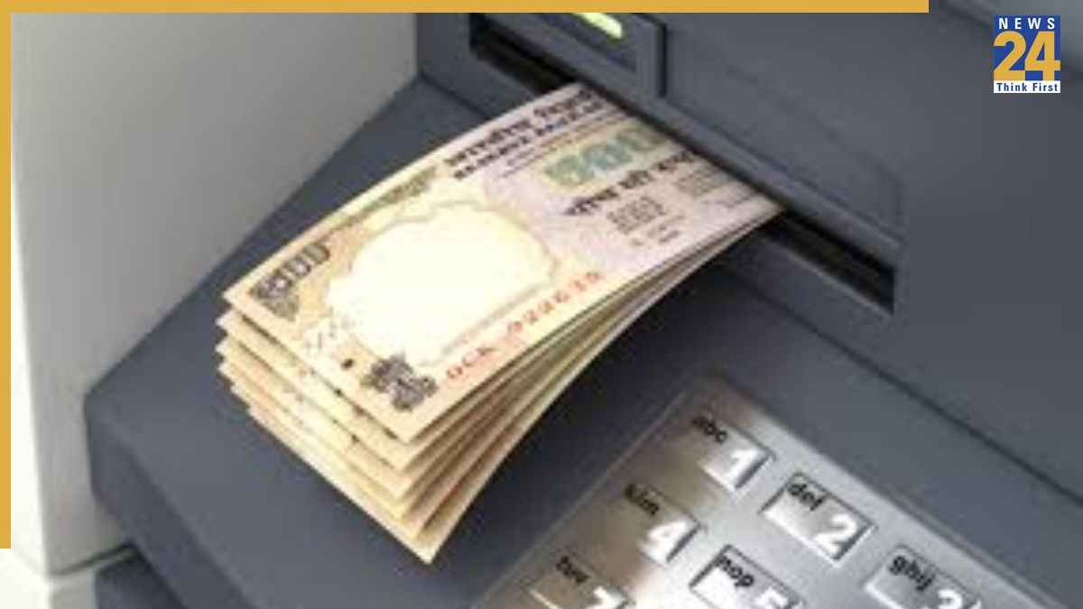 जीरो बैलेंस वाले खातों से निकलने लगे नोट तो अलग-अलग ATM पर उमड़ी भीड़, पुलिस में मचा हड़कंप