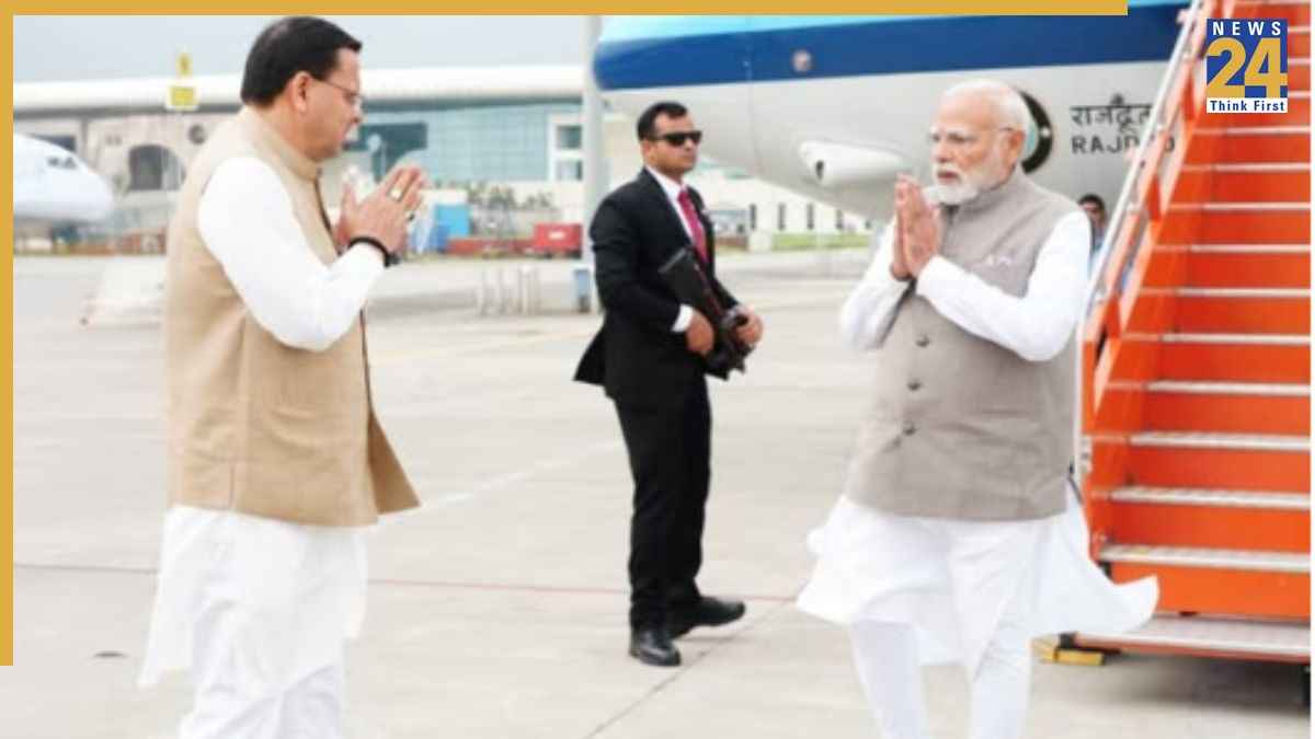 देहरादून पहुंचे PM मोदी, बाढ़ प्रभावित क्षेत्रों में 1200 करोड़ के राहत पैकेज का किया ऐलान