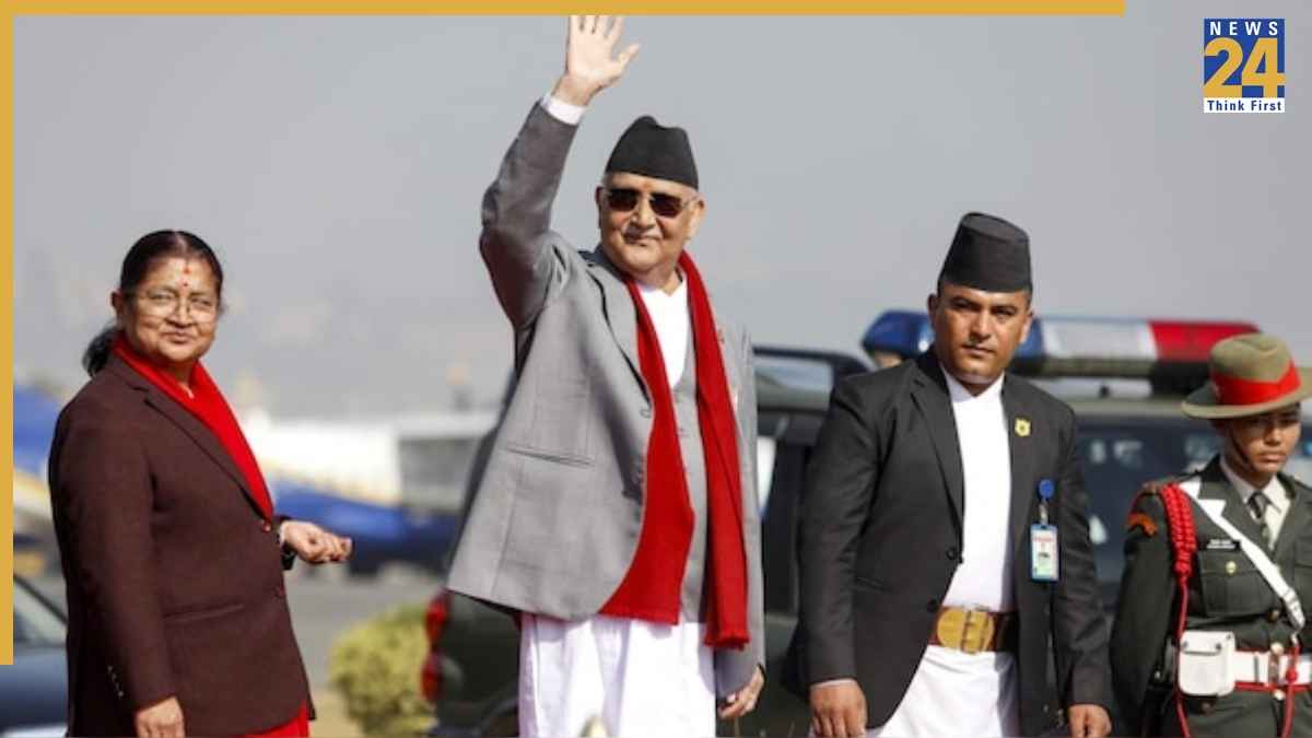 7 मंत्रियों के साथ पूर्व प्रधानमंत्री केपी शर्मा ने छोड़ा देश, प्रदर्शनकारियों ने नेपाल में पीएम आवास पर किया कब्जा