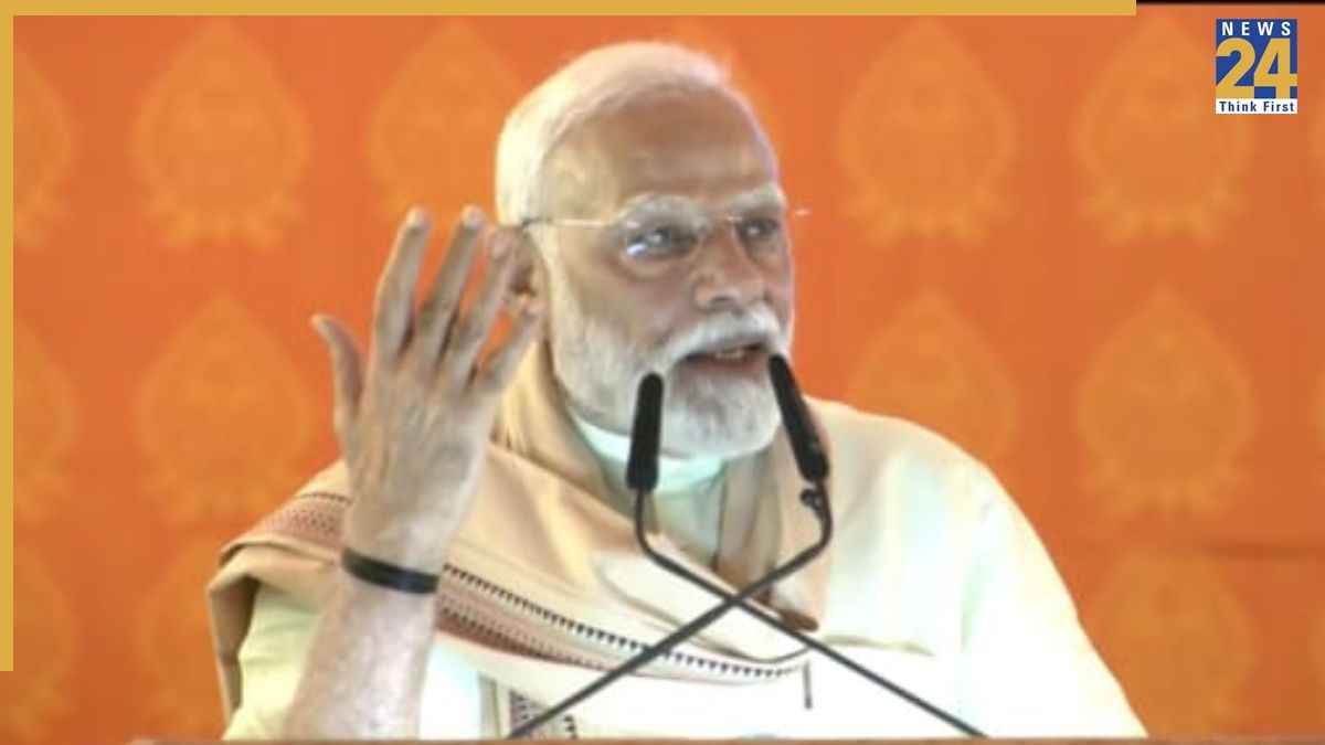 PM Modi Bihar Visit: पीएम मोदी ने पूर्णिया एयरपोर्ट का किया उद्घाटन, अब इन जिलों के लिए मिलेगी डायरेक्ट फ्लाइट