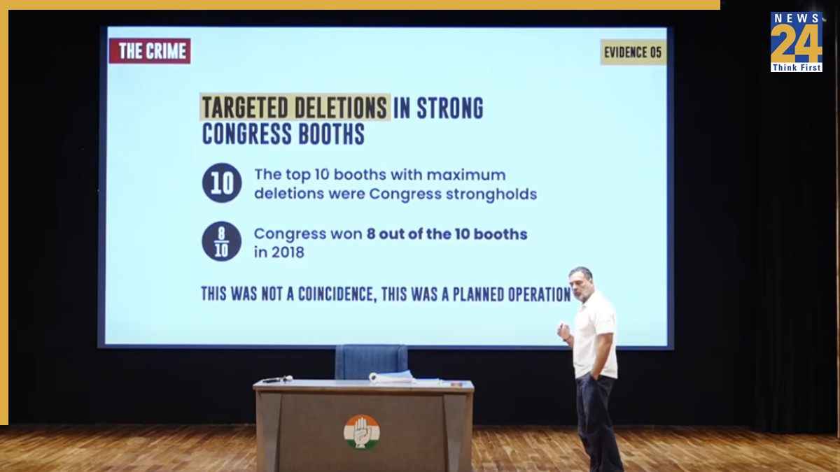 प्रेस कांफ्रेस करते राहुल गांधी प्रेस कांफ्रेस करते राहुल गांधी