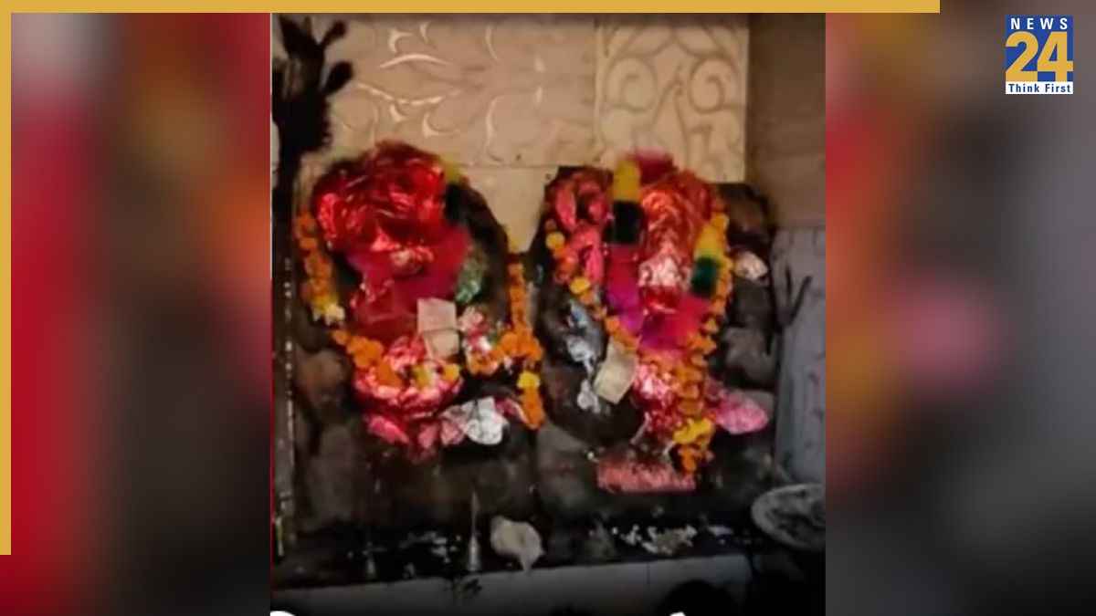 मां दुर्गा का चमत्कार देख एक मुस्लिम बना पुजारी, 13 पीढ़ी से परिवार कर रहा मंदिर में पूजा