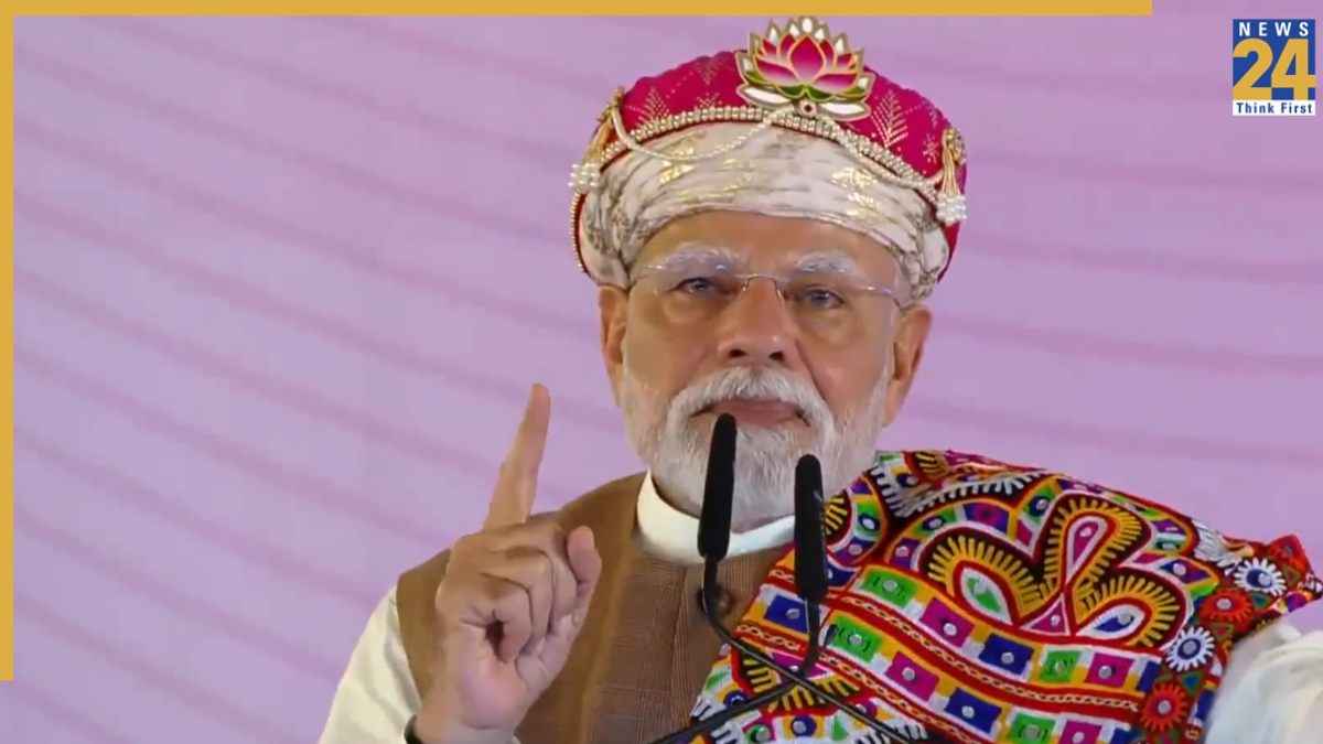 मप्र के धार में संबोधित करते पीएम मोदी