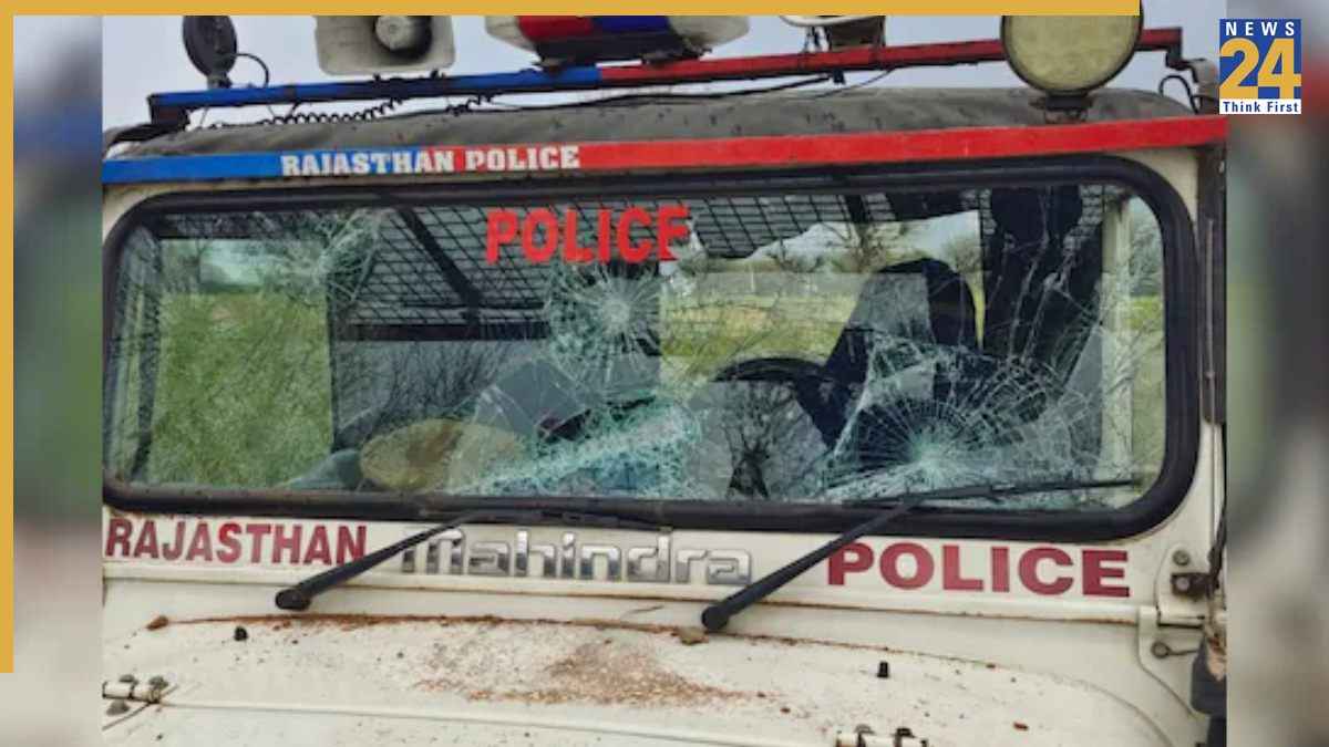 राजस्थान में पुलिस पर बड़ा हमला, वर्दी फाड़ी, मोबाइल छीना, गांव में तैनात हुई फोर्स