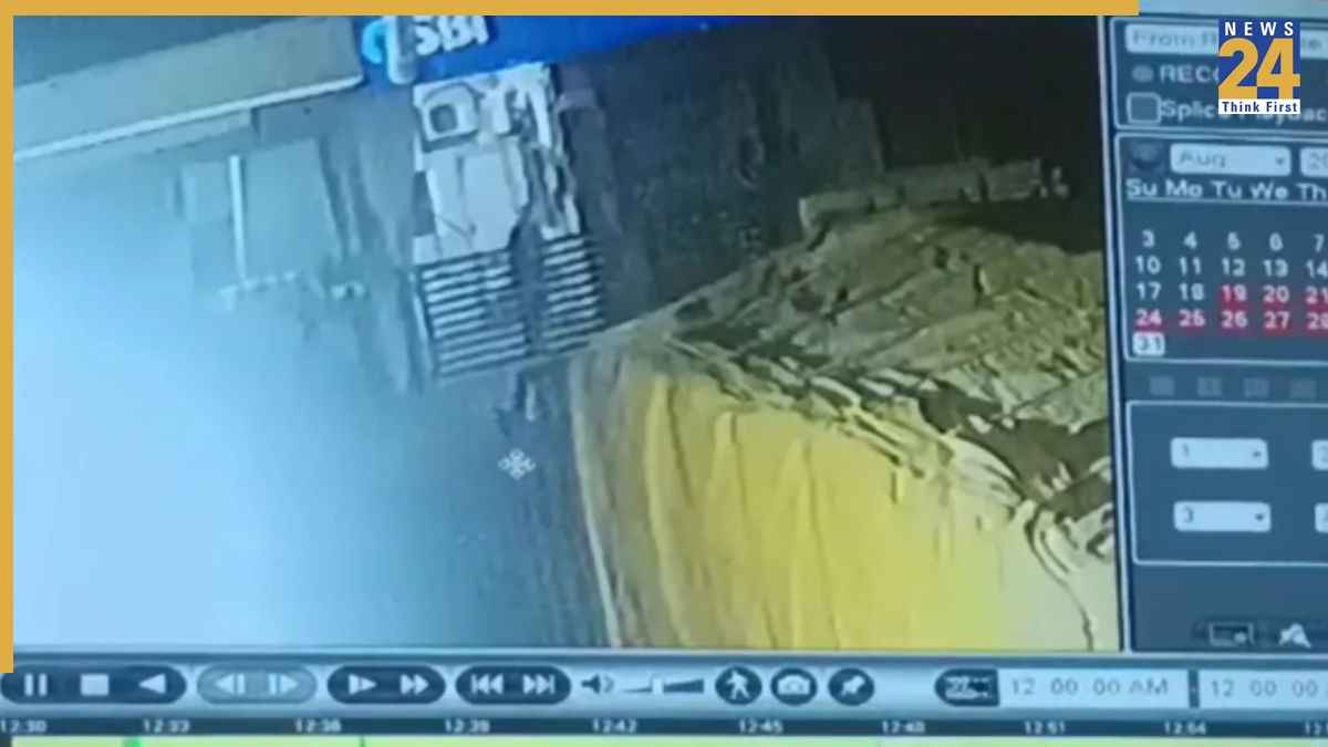Ujjain news, Ujjain latest news, Ujjain, Ujjain police, Ujjain SBI bank, Ujjain SAP, theft in bank, उज्जैन न्यूज, उज्जैन ताजा खबर, उज्जैन, उज्जैन पुलिस, उज्जैन एसबीआई बैंक, उज्जैन एसएपी, बैंक में चोरी