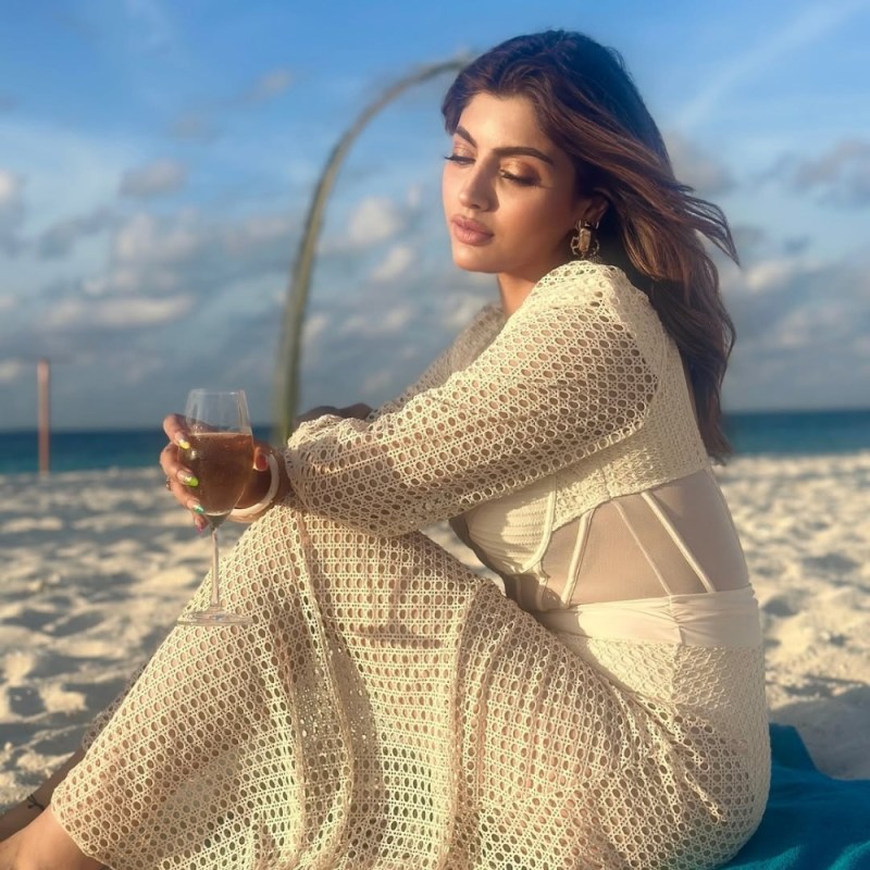 Priyanka Chopra, Akanksha Puri-1-2