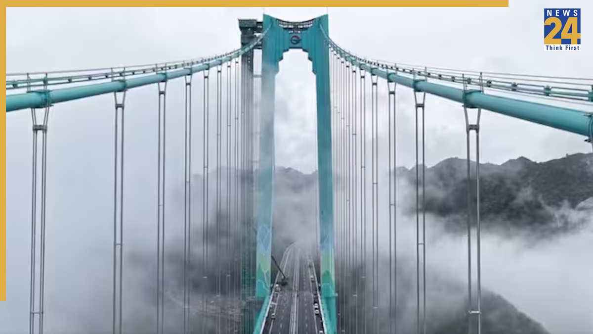 China Builds World Highest Bridge