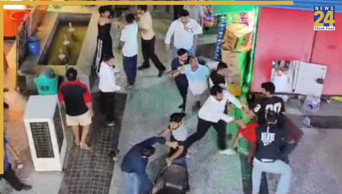 Fight In Greater Noida West