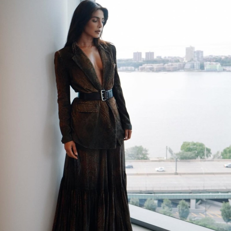 Priyanka Chopra, Akanksha Puri-1-2-3-4-5-6-7