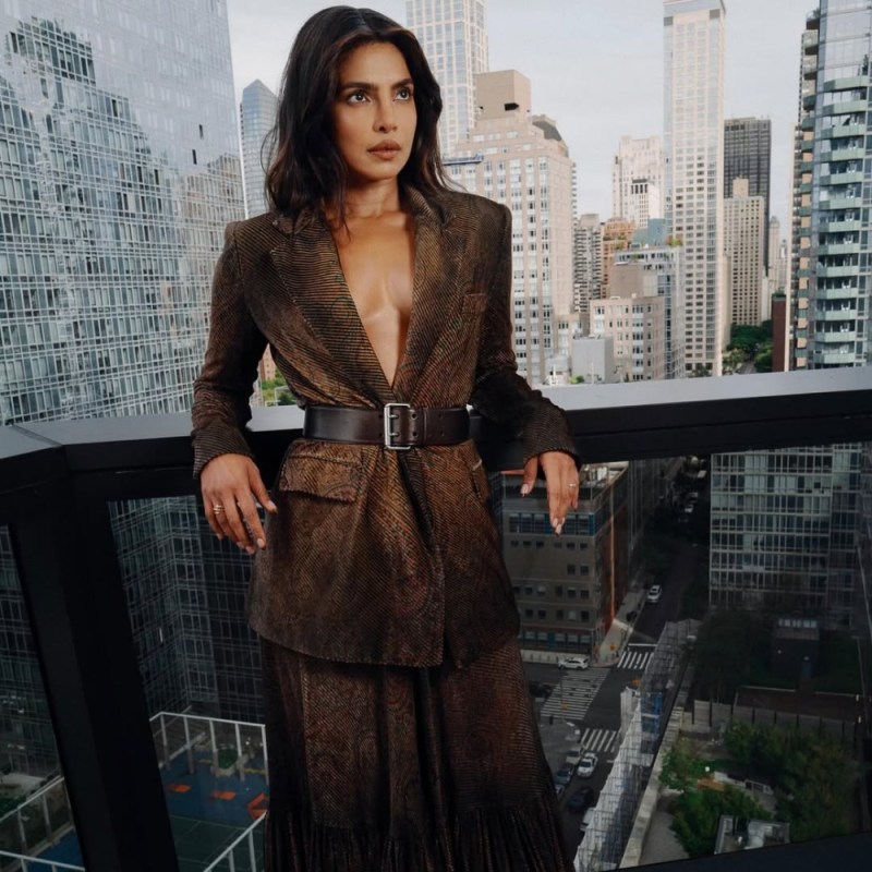 Priyanka Chopra, Akanksha Puri-1-2-3-4-5-6