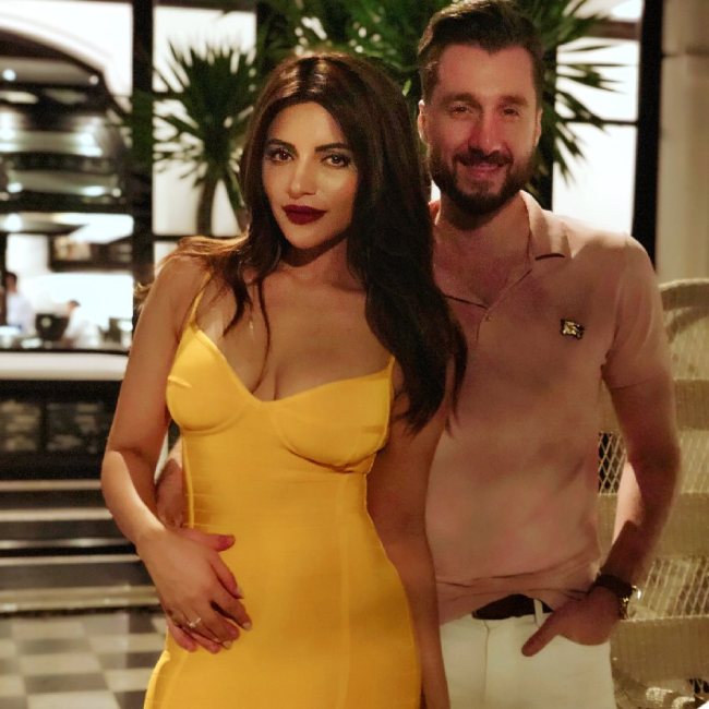 Shama Sikander, Shama Sikander husband, Shama Sikander photos-1-2-3-4-5-6-7-8