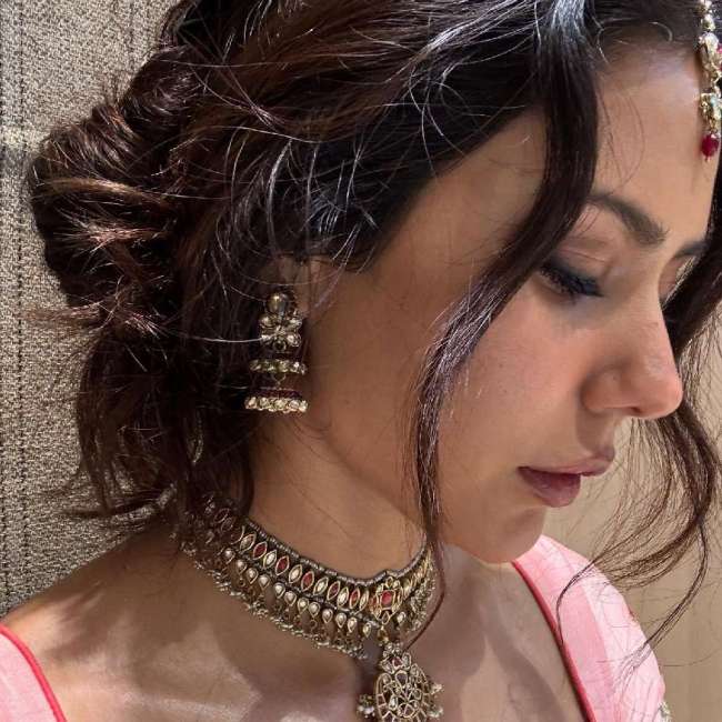 Sonam Bajwa, Sonam Bajwa traditional look, Sonam Bajwa photos-1-2-3-4-5