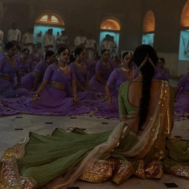 Sonam Bajwa, Sonam Bajwa traditional look, Sonam Bajwa photos-1-2-3-4