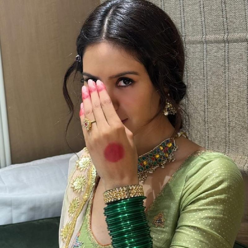 Sonam Bajwa, Sonam Bajwa traditional look, Sonam Bajwa photos-1-2-3