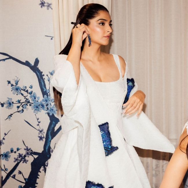 Sonam Kapoor, Sonam Kapoor photos, Sonam Kapoor instagram-1-2-3-4-5