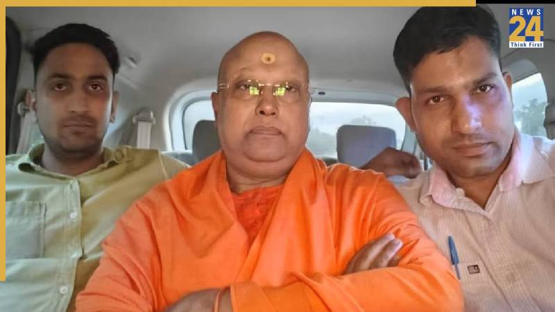 Swami Chaitanyananda | Physical Assault | Delhi
