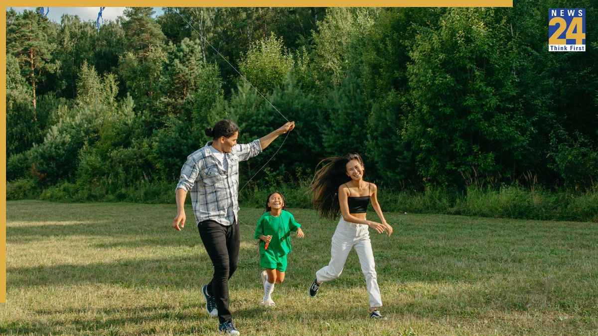 Daughters Day Wishes: अपनी लाडली को भेजिए ये प्यारभरे मैसेजेस और कह दीजिए हैप्पी डॉटर्स डे