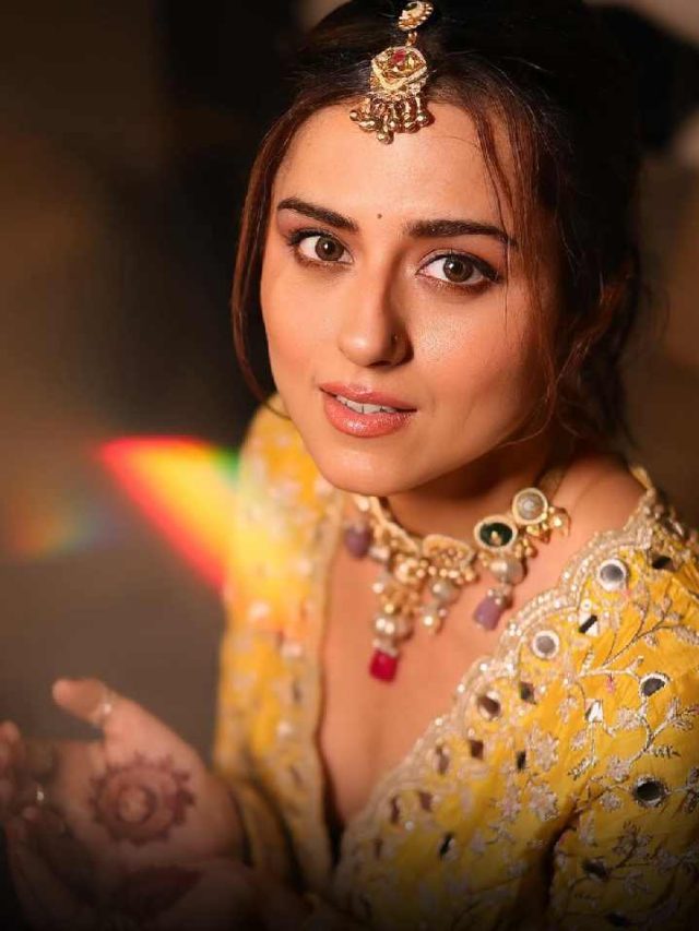 Ridhi Dogra का एथनिक लुक, देखें फोटोज