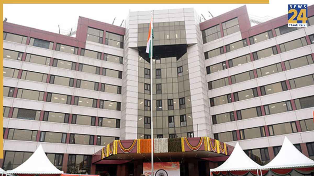 दिल्ली सचिवालय में बम की धमकी से मचा हड़कंप, फर्जी निकली सूचना