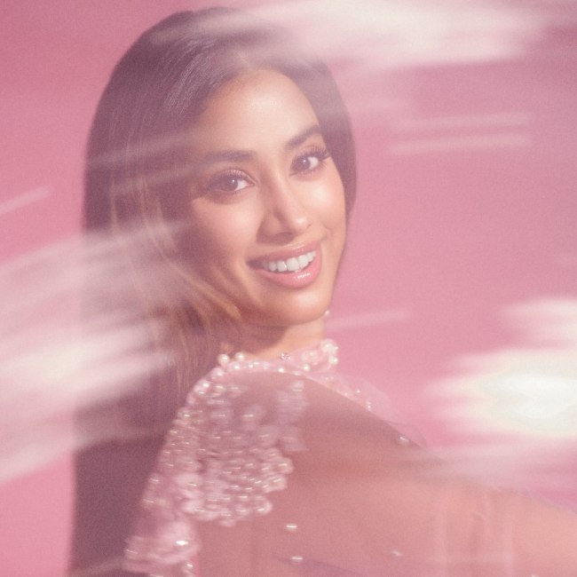 Janhvi Kapoor, Janhvi Kapoor traditional look, Sunny Sanskari Ki Tulsi Kumari-1-2-3-4-5-6-7-8