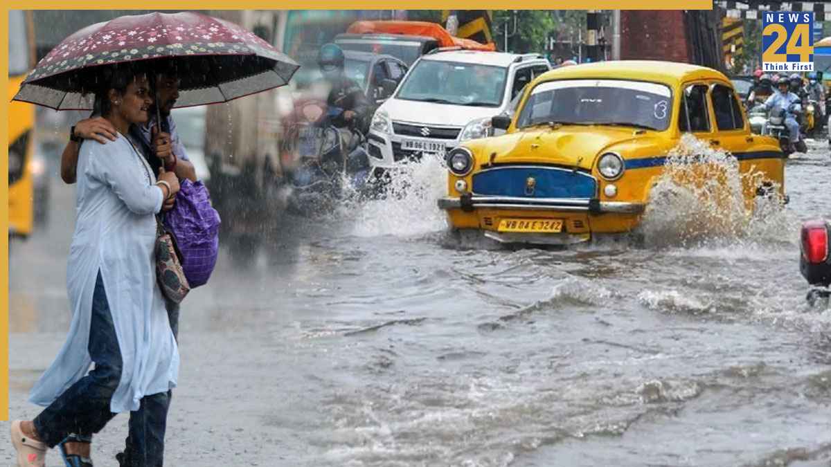 कोलकाता में बारिश से तबाही, 7 लोगों की मौत, बिजली और मेट्रो सेवाएं ठप
