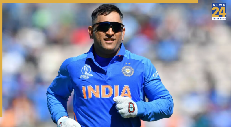 MS Dhoni, Dinesh Karthik