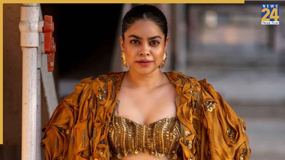 'भीड़ ने घेर लिया और..', Sumona Chakravarti की कार पर हमला! एक्ट्रेस ने इंस्टा पर सुनाई आपबीती