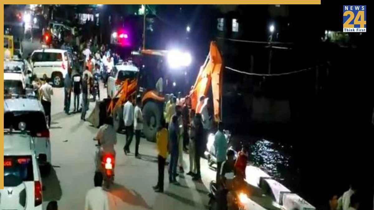 क्षिप्रा नदी में गिरी कार से एक पुलिसकर्मी का शव बरामद, NDRF का रेस्क्यू ऑपरेशन जारी