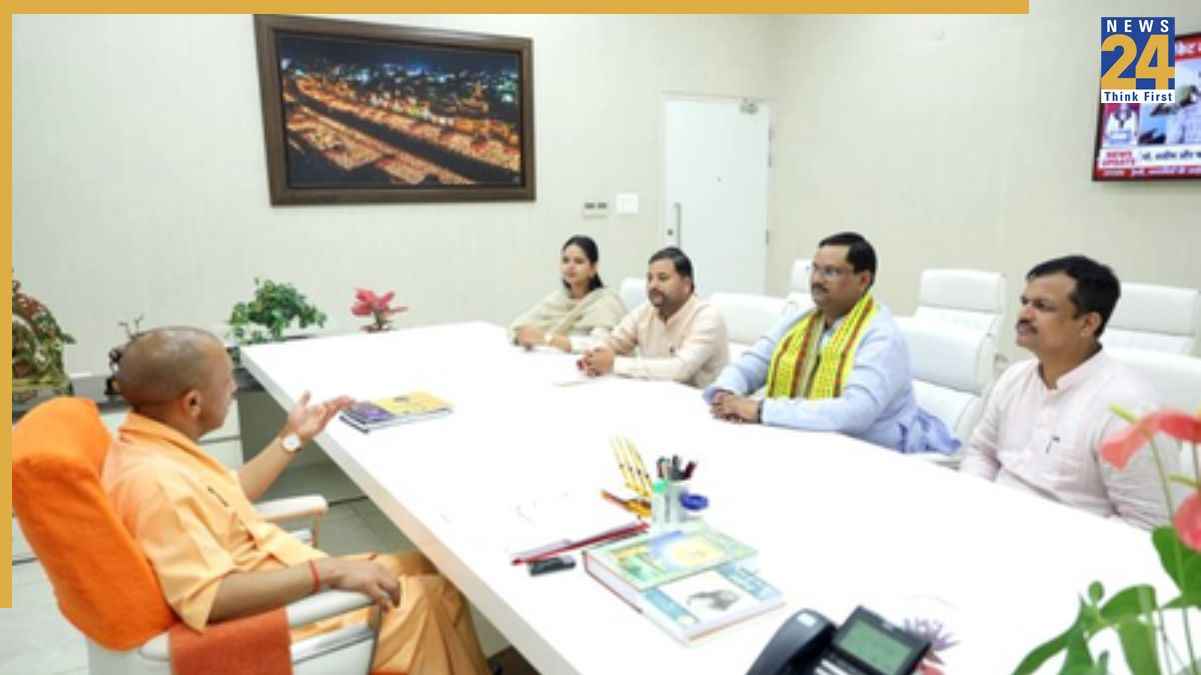 CM योगी ने की ABVP के छात्र नेताओं की नाराजगी दूर करने की कोशिश, क्या बन पाई बात?
