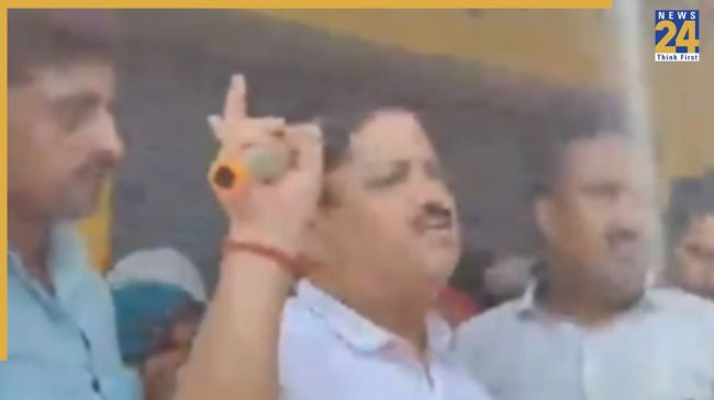 Hamirpur News, Hamirpur Latest News, Fertilizer, DAP, Maudha Cooperative Society, SDM, Kanpur-Sagar National Highway, हमीरपुर न्यूज, हमीरपुर ताजा खबर, खाद, डीएपी, मौदहा सहकारी समिति, एसडीएम, कानपुर-सागर राष्ट्रीय राजमार्ग