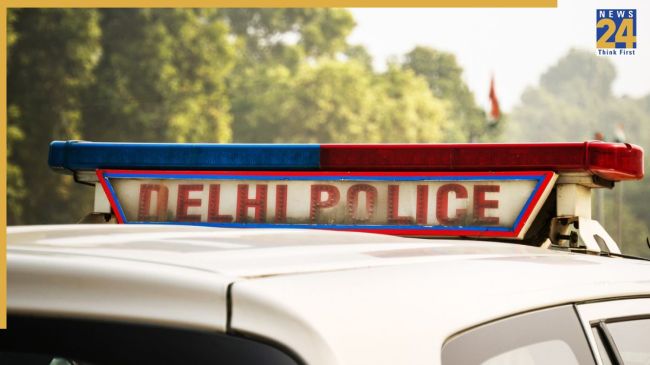 Delhi News, Delhi Latest News, Shahdara Farsh Bazar Police Station, Fake Army Officer, Fraud with a girl, Delhi Police, दिल्ली न्यूज, दिल्ली ताजा खबर, शाहदरा फर्श बाजार थाना, फर्जी सेना अधिकारी, युवती से धोखाधड़ी, दिल्ली पुलिस