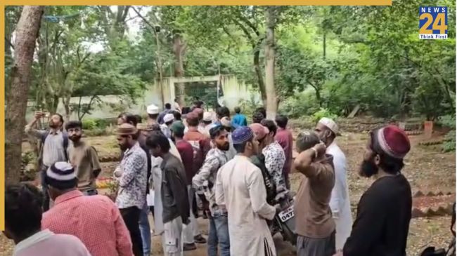 Khandwa News, Khandwa Latest News, Khandwa Police, Madhya Pradesh, Madhya Pradesh Police, Cemetery, Grave, Dead Body, City Qazi, खंडवा न्यूज, खंडवा ताजा खबर, खंडवा पुलिस, मध्यप्रदेश, मध्यप्रदेश पुलिस, कब्रिस्तान, कब्र, शव, शहर काजी