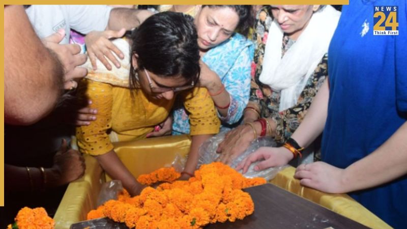 Jammu and Kashmir News, Varanasi News, Varanasi, Indian Army, Major Apraant Raunak Singh, Northern Command, Baramulla, Tribute, जम्मू-कश्मीर न्यूज, वाराणसी न्यूज, वाराणसी, भारतीय सेना, मेजर अप्रांत रौनक सिंह, उत्तरी कमान, बारामूला, श्रद्धांजली