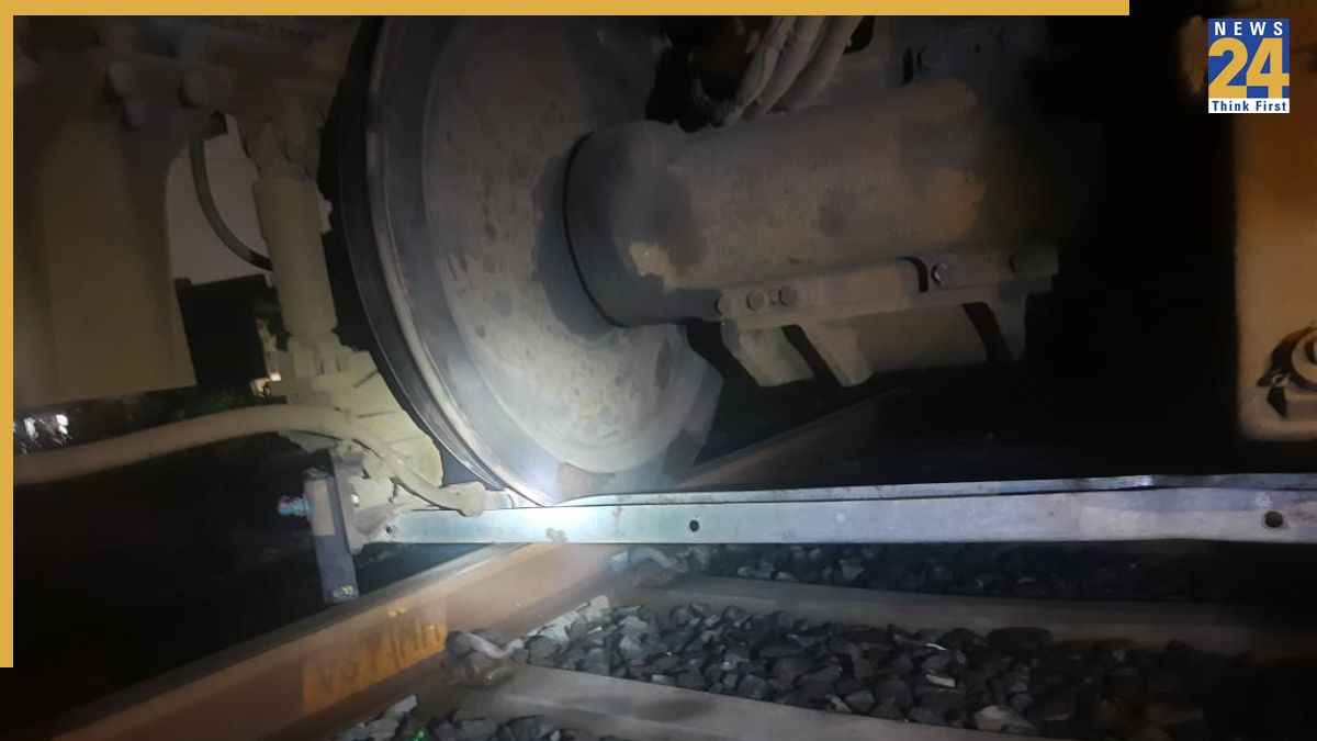 सूरत में ट्रेन पलटाने का प्रयास, डिंडोली में पटरी पर रखा लोहे का चैनल
